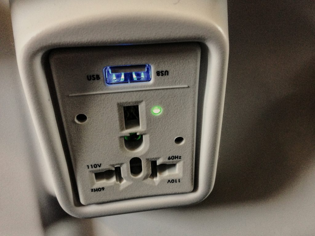 Como saber se tem escuta: tomada com entrada USB, um dos objetos onde dispositivos de escuta são escondidos